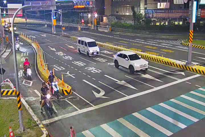 忠明南路/國光路(右側車流往建國路)