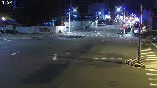 南京路/雙十路(右側車流往建成路)