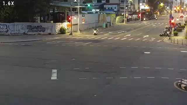 南京路/雙十路(右側車流往建成路)