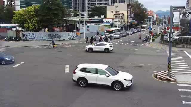 台中市中區南京路/雙十路(右側車流往建成路)