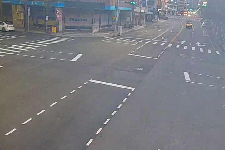 公益路/忠明南路(右側車流往市民廣場)