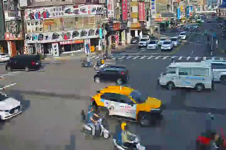 林森路/五權路(右側車流往建國路)