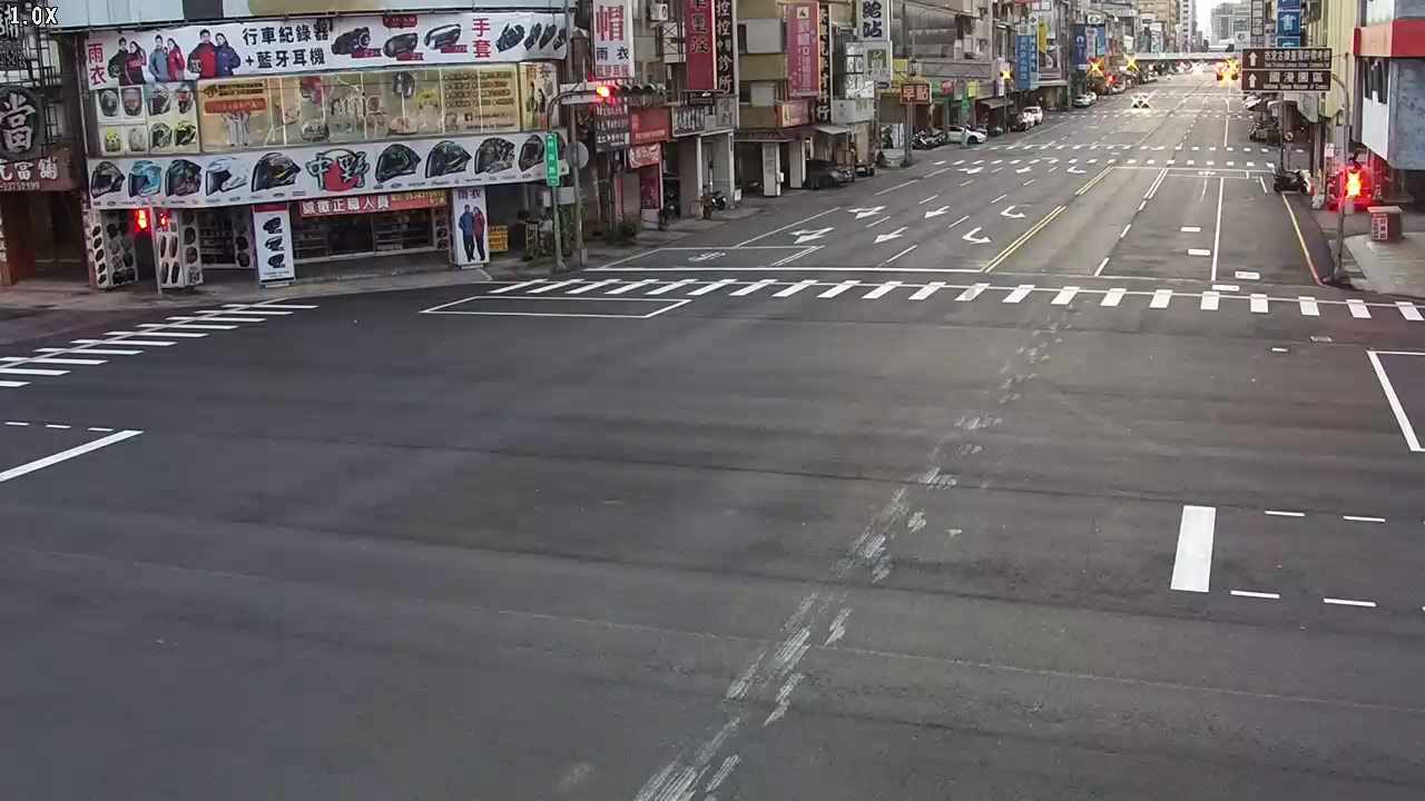 林森路/五權路(右側車流往建國路)
