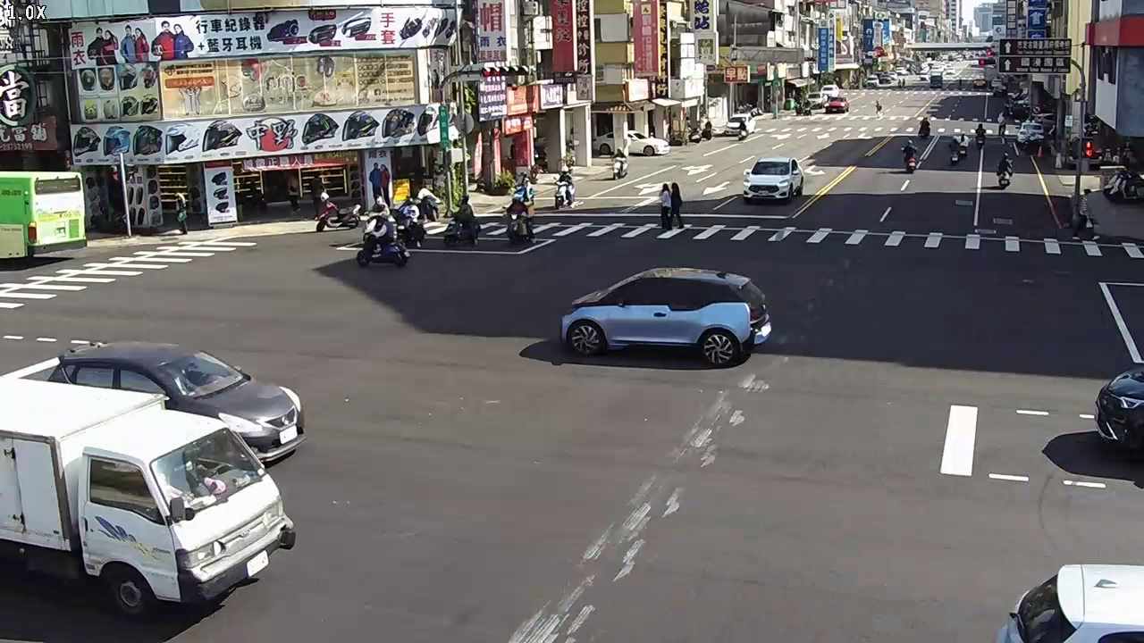 林森路/五權路(右側車流往建國路)