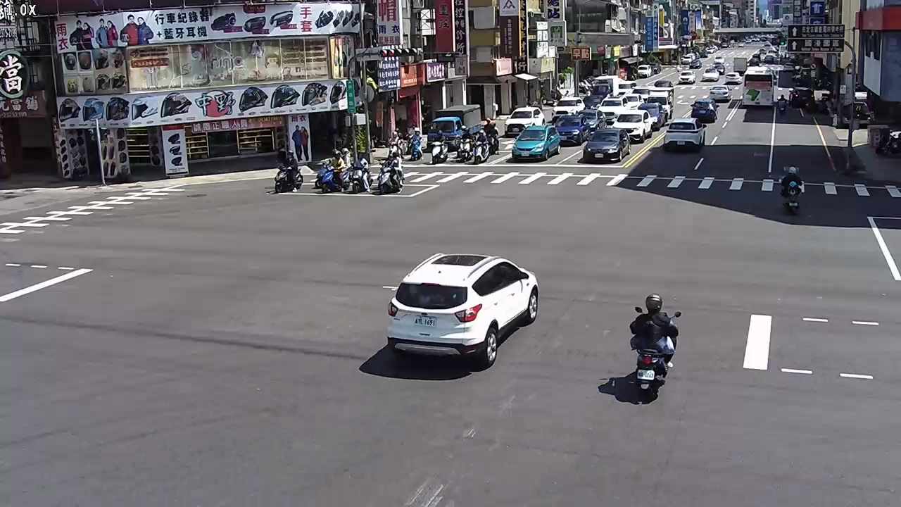 林森路/五權路(右側車流往建國路)
